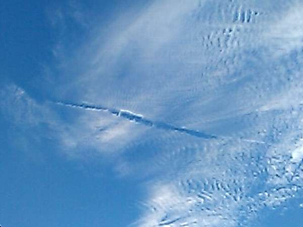 反対飛行機雲