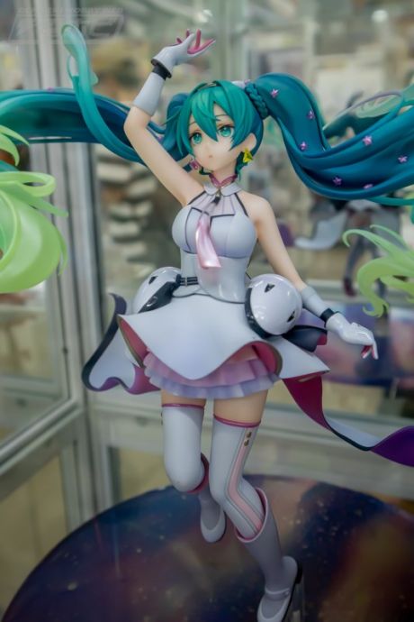 初音ミクのフィギュアが秋葉原で展示!