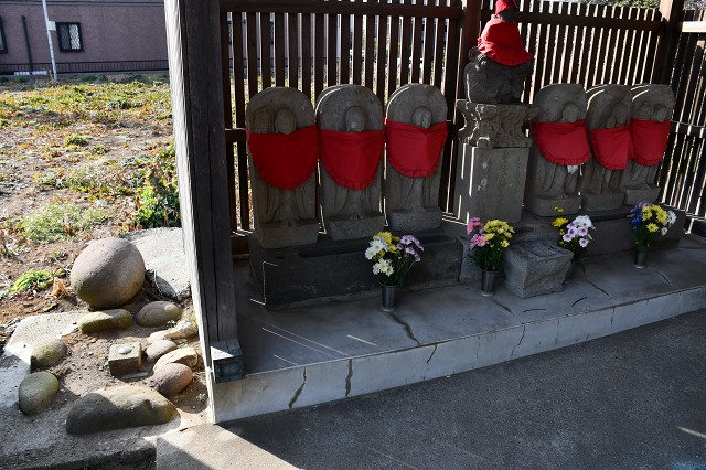 下山口新田　稲荷神社の力石