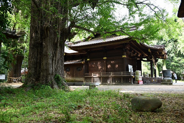 玉敷神社の力石