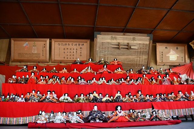 岩槻久伊豆神社　神楽殿のひな人形
