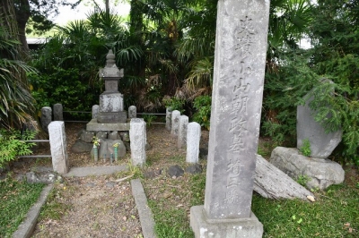 小山朝政の墓