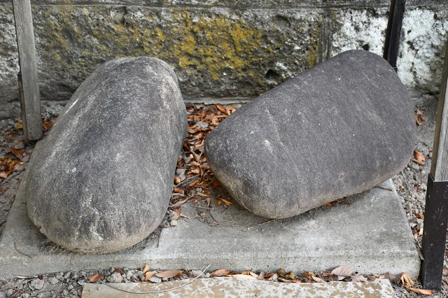 加須市砂原　鷲神社の力石