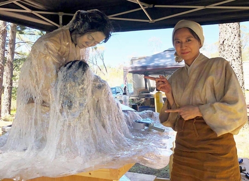 氷結化した自分を見る篠原ゆき子