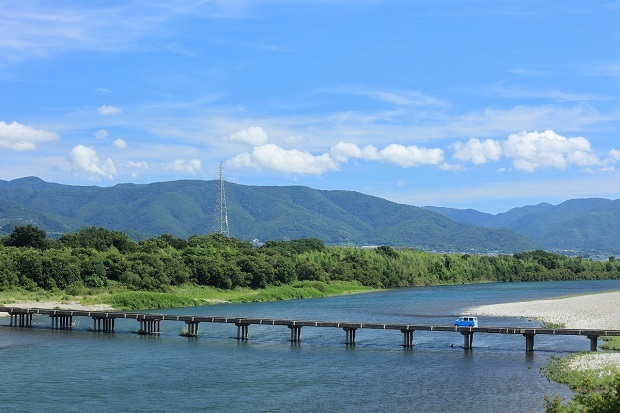 川島潜水橋　夏　吉野川