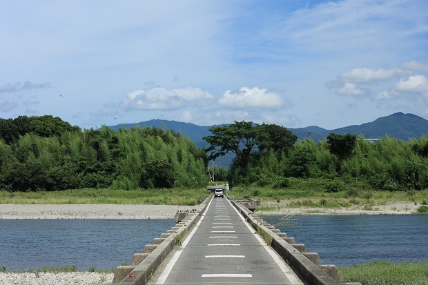 川島潜水橋　夏　吉野川