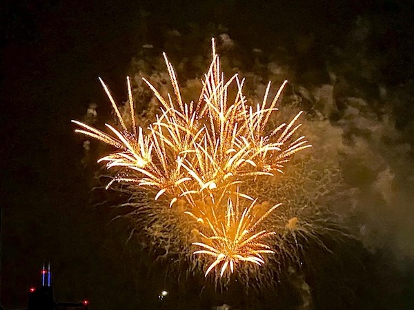 jg-fireworks2022−01
