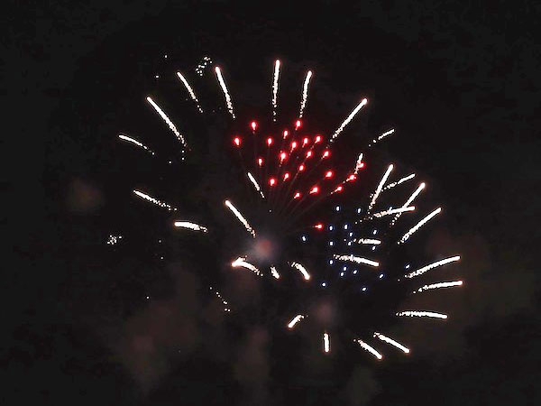 jg-fireworks2022−05