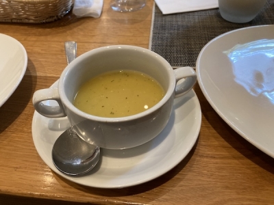 ランチに付いている豆のスープ