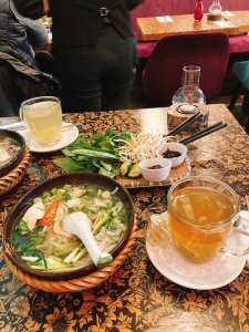 ハワイで食べ損ねた鶏肉のフォーと生姜入りのベトナム茶。