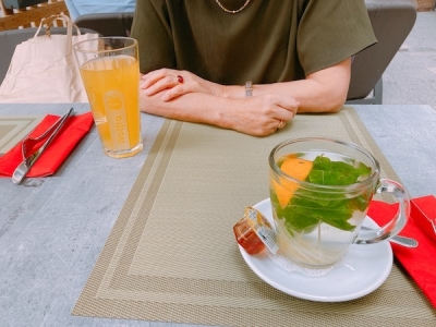 ￼この日の飲みものは生姜とミント、オレンジのお茶。
