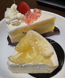 長野県産サマープリンセス苺のプレミアム純生クリームショートケーキ・レモンのレアチーズタルト